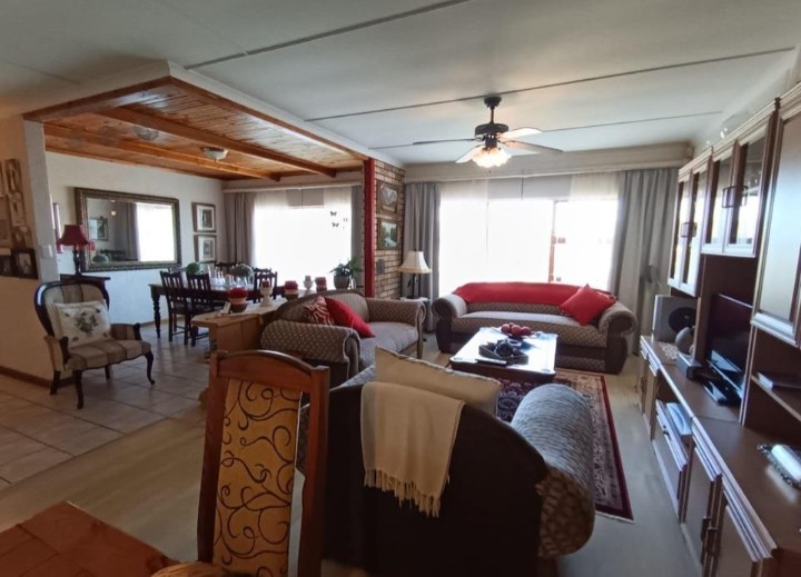 5 Bedroom Property for Sale in Wavecrest Eastern Cape